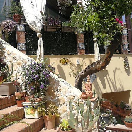 Casa Donna Fiorella Tipica Siciliana 陶尔米纳 外观 照片